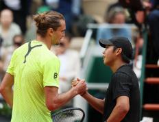 开云体育登录-关于世界网球队血洗法国网球队，兹维列夫关键制胜的信息