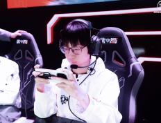 开云体育-关于WBG轻取FNC，Caps线上压制力十足鏖战多局成都决赛之夜，点燃全场激情的信息