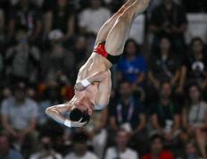 开云官网-俄罗斯跳水选手惊艳一跃，夺冠成功