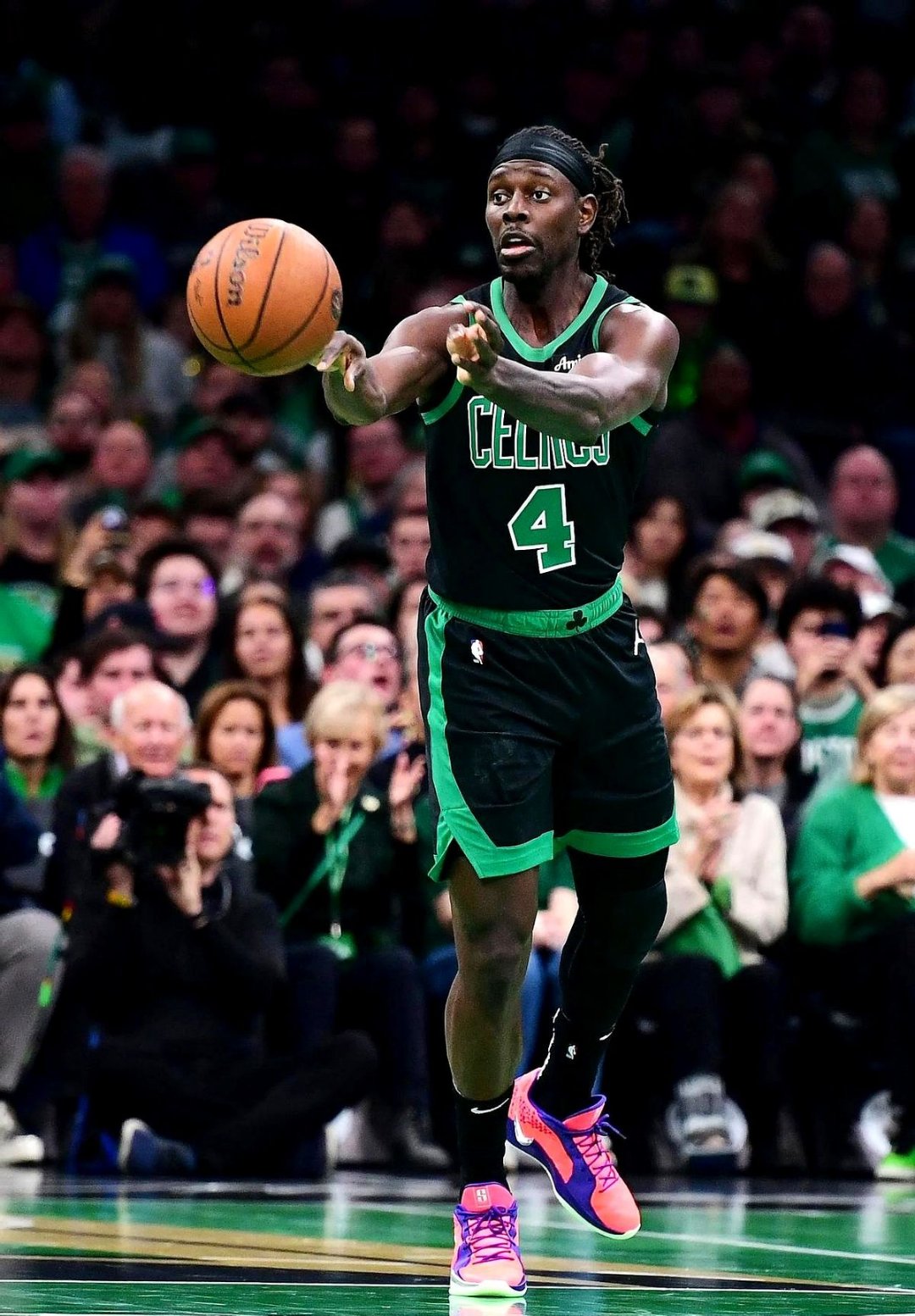 开云体育中国-雄鹿主帅麦克·布登霍尔泽赛季末摩擦频现