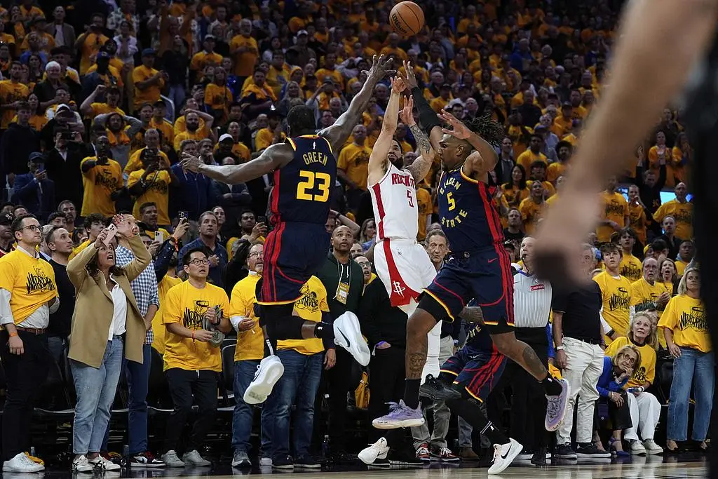 开云下载-勇士击败火箭，继续保持领先位置