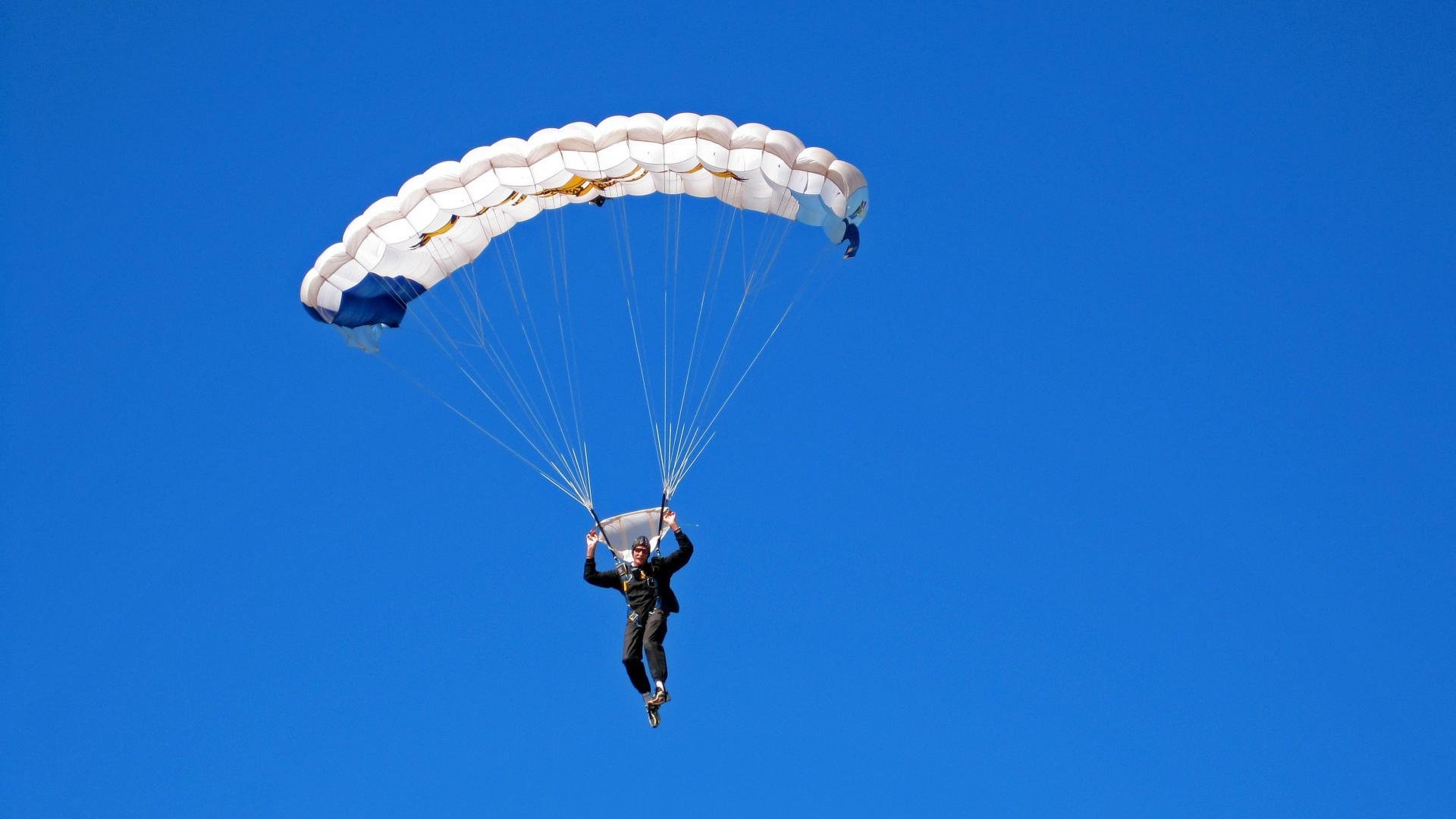 开云体育中国-鹈鹕滩前惊涛起，布伦森一战铸就唯一性史诗