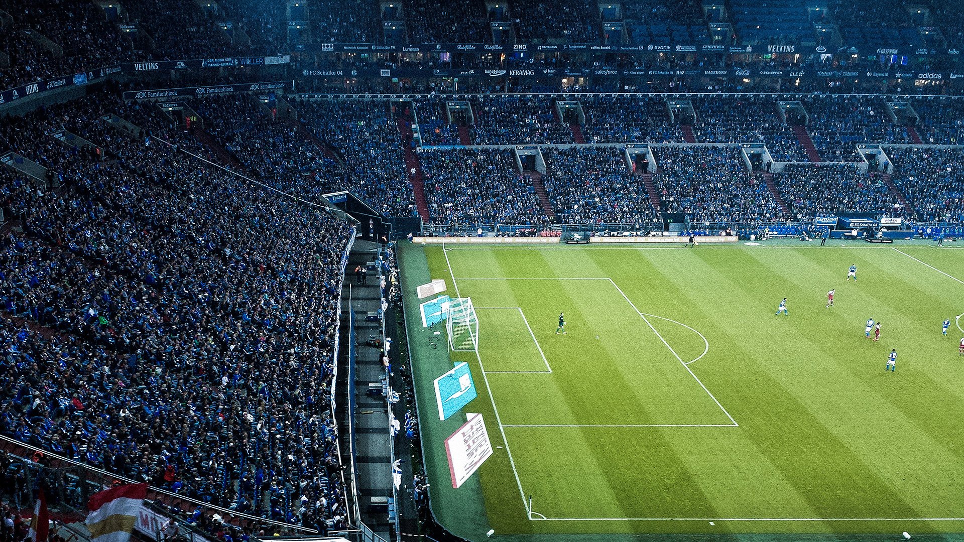 开云体育登录-绿茵场与球台的双重奏，险胜与引领的哲学