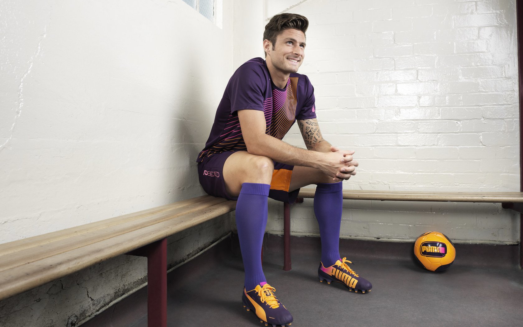 开云体育登录-绿茵场与球台的双重奏，险胜与引领的哲学